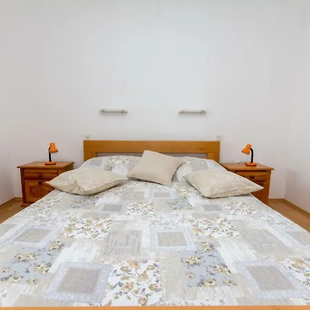 Ratak House アパート