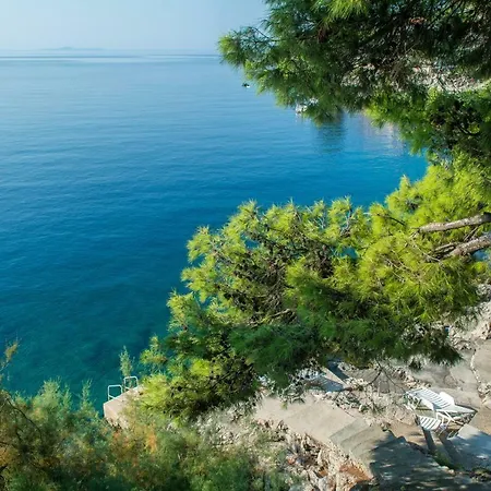 Ratak House アパート プリズバ