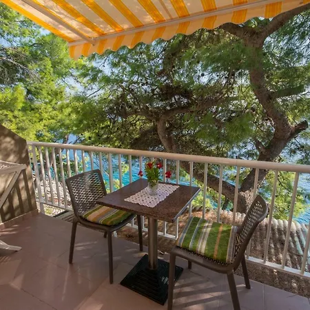 アパート Ratak House