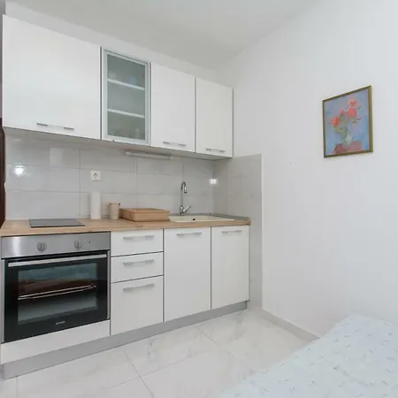 Ratak House アパート