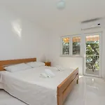Ratak House *