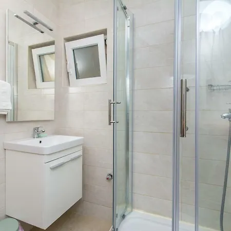 Apartment Ratak House *