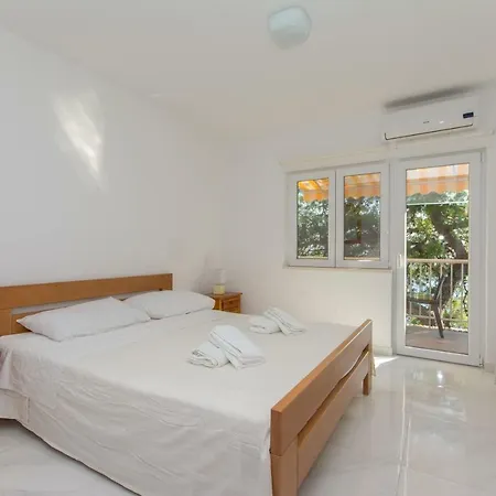 Ratak House *